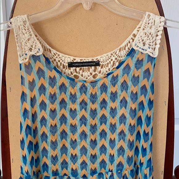 [5 for $25] Pattern mesh and crochet tunic top - Picture 2 of 4